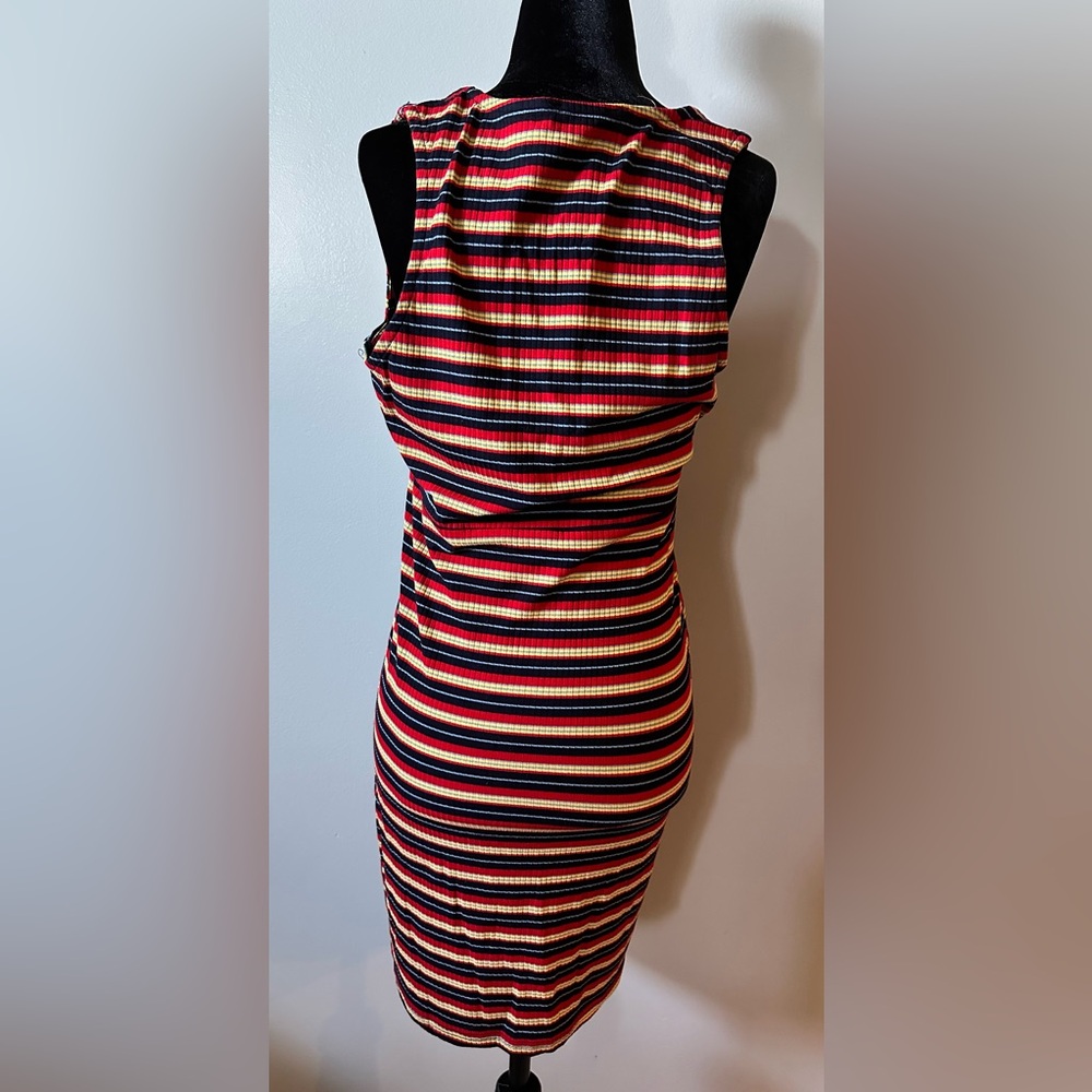 Striped Keyhole Dress - Picture 3 of 4